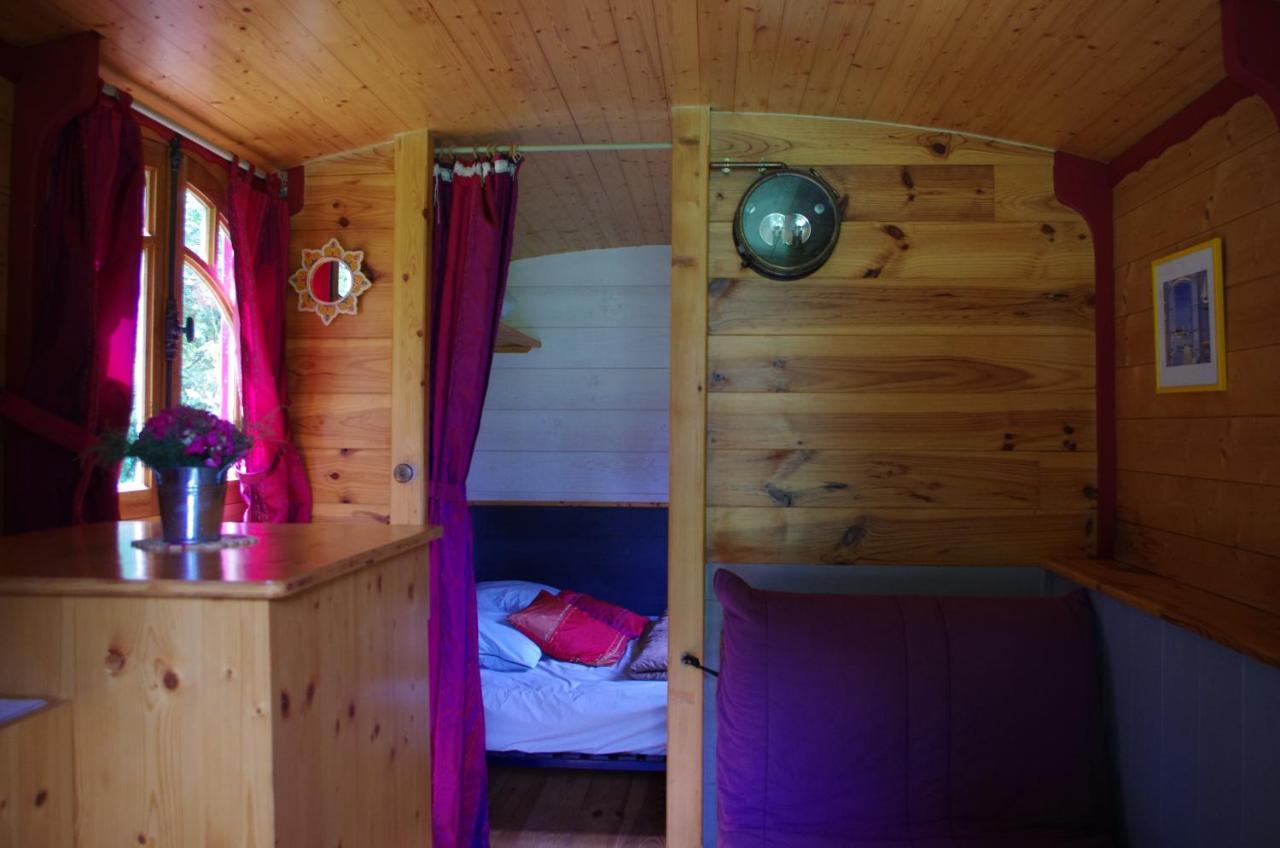 Hotel Camping La Bergerie La Chapelle-Achard Habitación foto