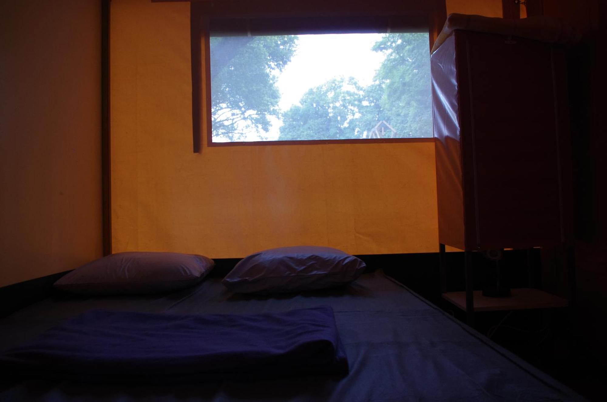 Hotel Camping La Bergerie La Chapelle-Achard Habitación foto