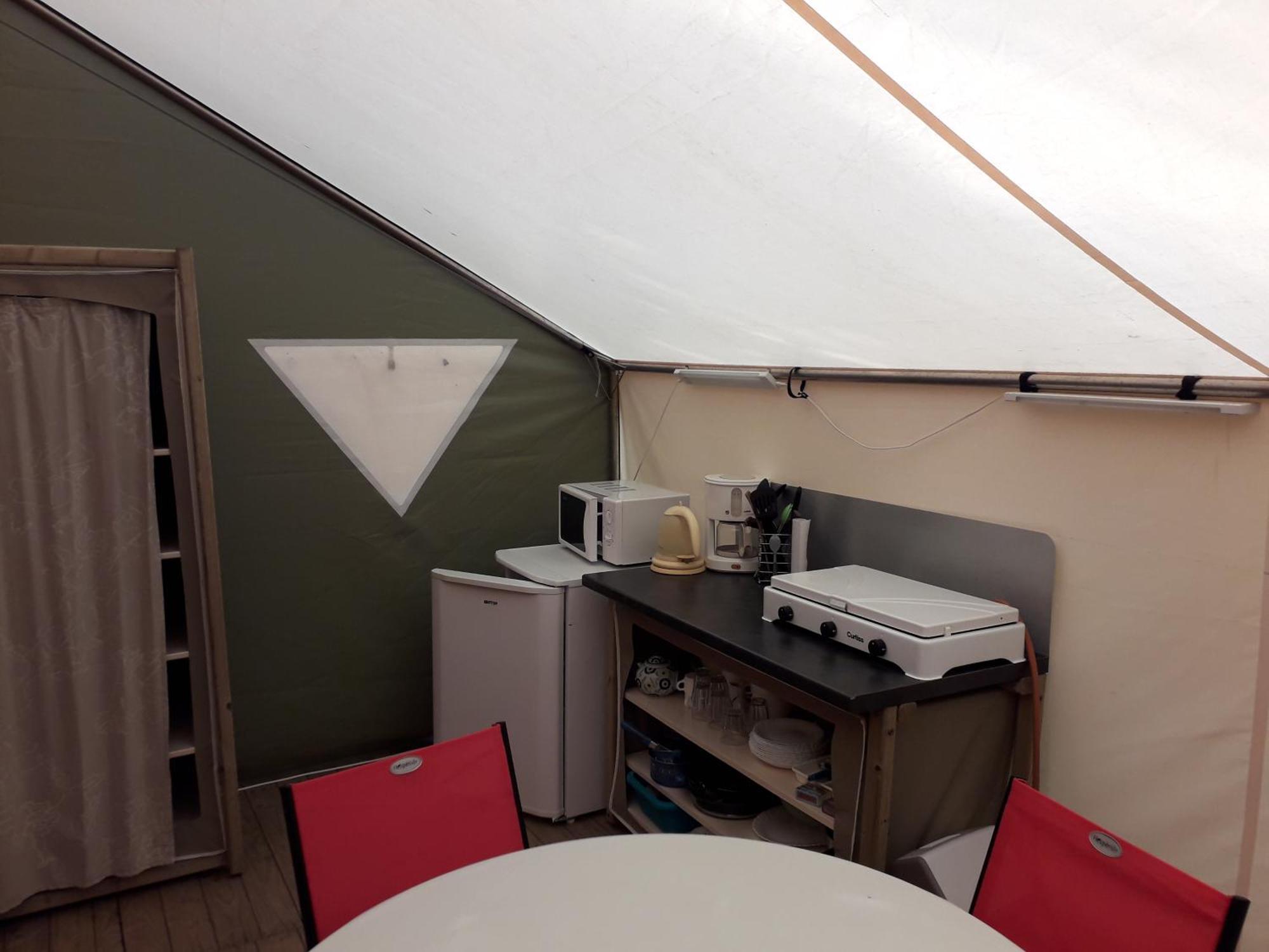 Hotel Camping La Bergerie La Chapelle-Achard Habitación foto