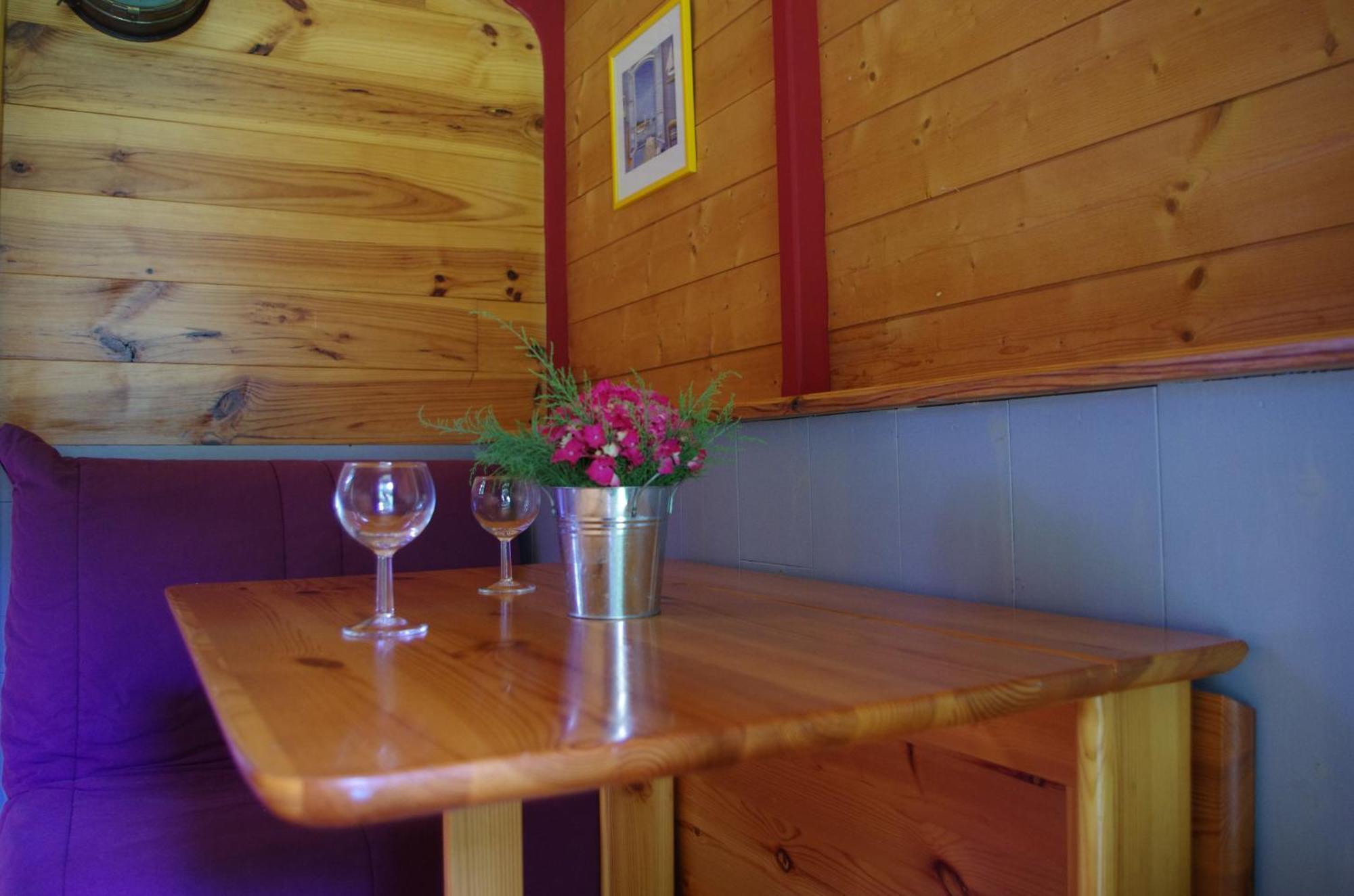 Hotel Camping La Bergerie La Chapelle-Achard Habitación foto